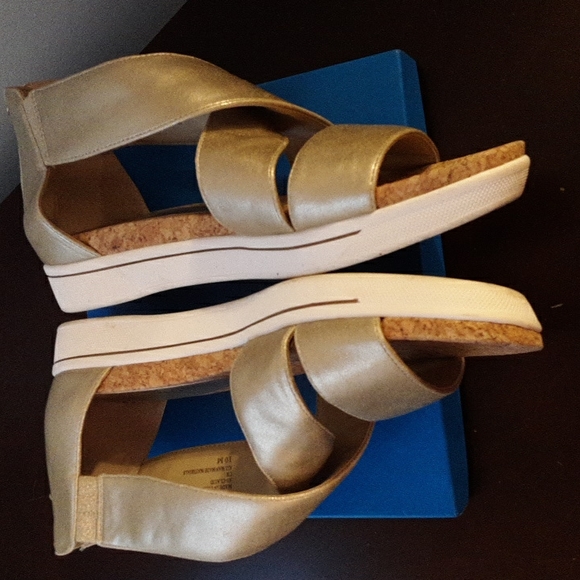 Adrienne Vittadini Gold Sandals - Picture 3 of 9